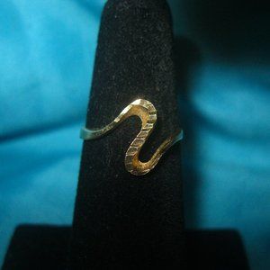 14K Texured Swirl Ring